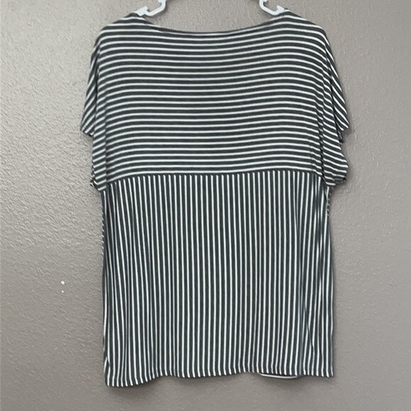 Tahari Women's Grey and White Soft Striped Cap Sleeve Blouse Size Large - Picture 8 of 9